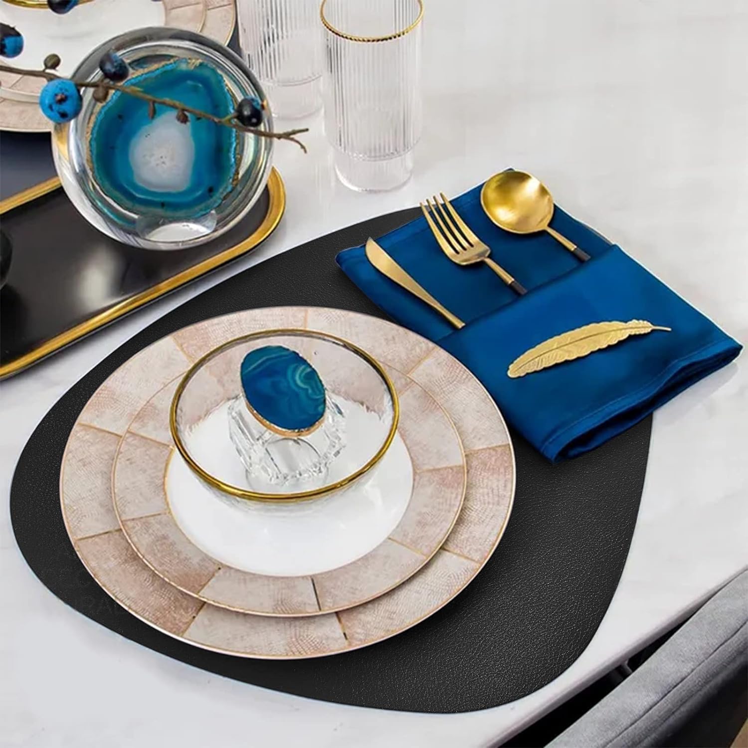 Herda Faux Leather Round Placemats Set of 4 Wipeable Washable Heat Resist Table Mats 24Hr Smart